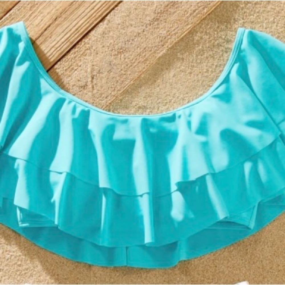 NWT ruffled, bathing suit top